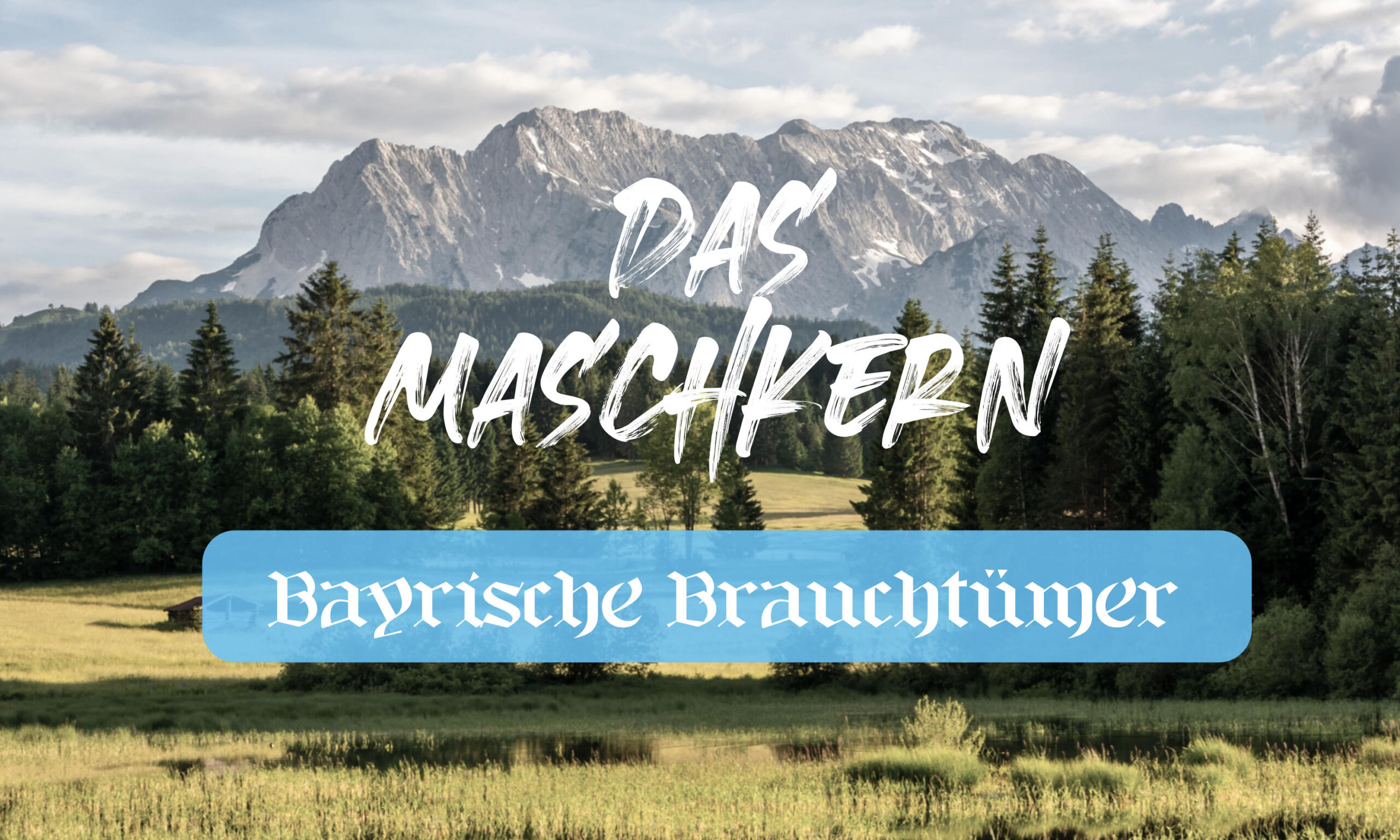 Eine malerische Landschaft mit Bergen, Bäumen und einer Wiese. Der Text „Das Maschkern“ und „Bayrische Bräuchtümler“ erscheinen über dem Bild, perfekt als Hintergrund für einen Hochzeits-DJ in Landshut.